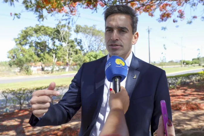 programa Adote uma Praça-Lúcio Bernardo Jr.