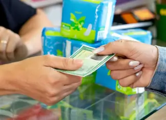 Governo avisa por mensagem sobre absorventes gratuitos