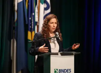 Dweck defende estatais e diz que privatização pode piorar serviços