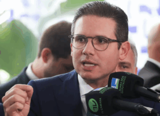 Hugo Motta defende servidora alvo de ação da PF