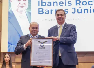 Ibaneis recebe medalha e destaca força do setor produtivo