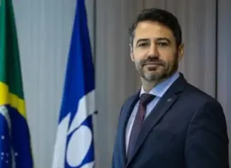 Governo demite ex-secretário da Receita envolvido no caso das joias