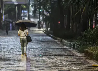 Verão começa com previsão de chuvas acima da média no país