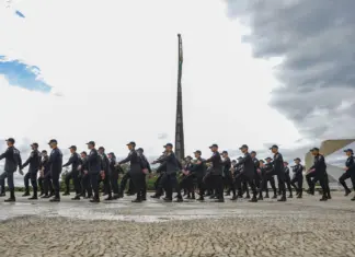 GDF assina reajuste para policiais e bombeiros do DF