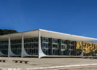 STF mantém prisões domiciliares de condenados por trama golpista