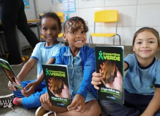 Aos 6 anos, ela já sabe: “Animal não é brinquedo”