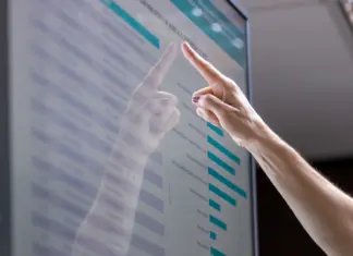 Desemprego fica em 5,4% e renda atinge recorde no país