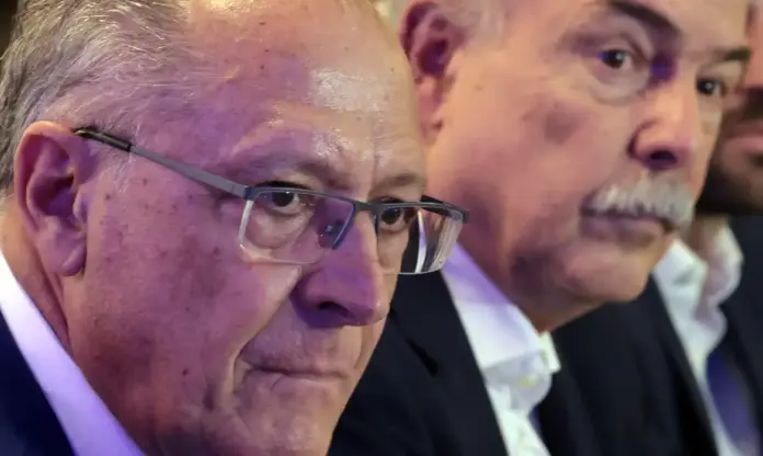 Geraldo Alckmin ao lado de Aloísio Mercadante