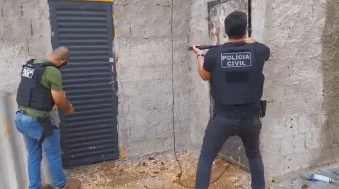 Polícia Civil do DF realizando batida