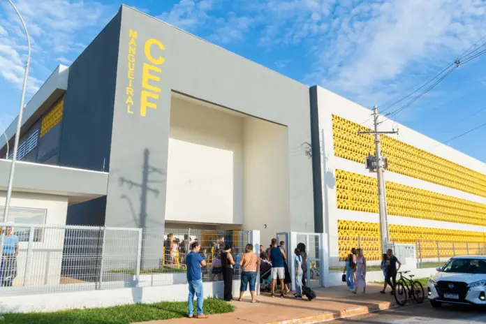 Ano letivo DF 2026 inicia com novas escolas e 988 unidades ativas