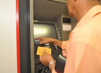 Bancos reabrem na Quarta de Cinzas e boletos vencidos podem pagar Agência bancária reabrindo na Quarta-Feira de Cinzas com aviso de atendimento a partir das 12h e orientação sobre pagamento de boletos vencidos