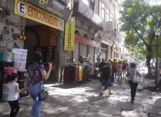 Varejo fecha 2025 em alta de 1,6%, mas recua em dezembro Vendas varejo sobem 1,6% em 2025, mas recuam 0,4% em dezembro, aponta IBGE