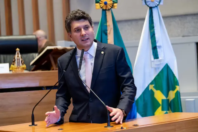 Dep. Eduardo Pedrosa-Carolina Curi-Agência CLDF Imagem de post