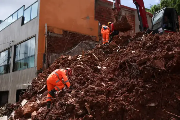 Desmoronamento-Tomaz Silva-Agência Brasil Chuvas em MG causam deslizamentos e cheias na Zona da Mata com alerta para prevenção