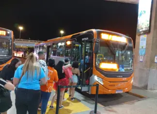 Vai de Graça leva 2,4 milhões ao transporte no Carnaval Vai de Graça DF no Carnaval 2026 com ônibus e metrô transportando milhões de passageiros