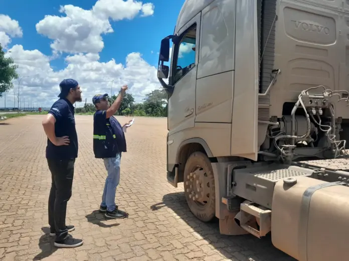 Fiscalização de caminhão-Divulgação-Seec-DF Operação DF no Carnaval 2026 retém cargas irregulares e apura ICMS sobre frete no Distrito Federal