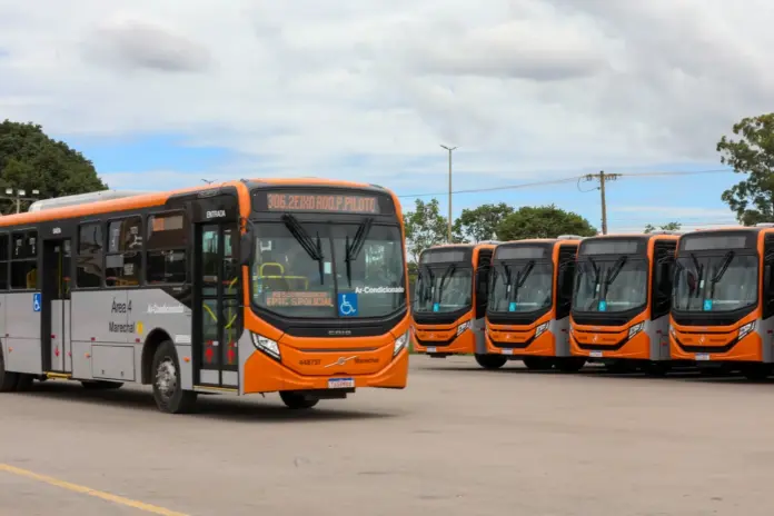 Ônibus novo com tecnologia Euro 6 e acessibilidade em circulação no Distrito Federal