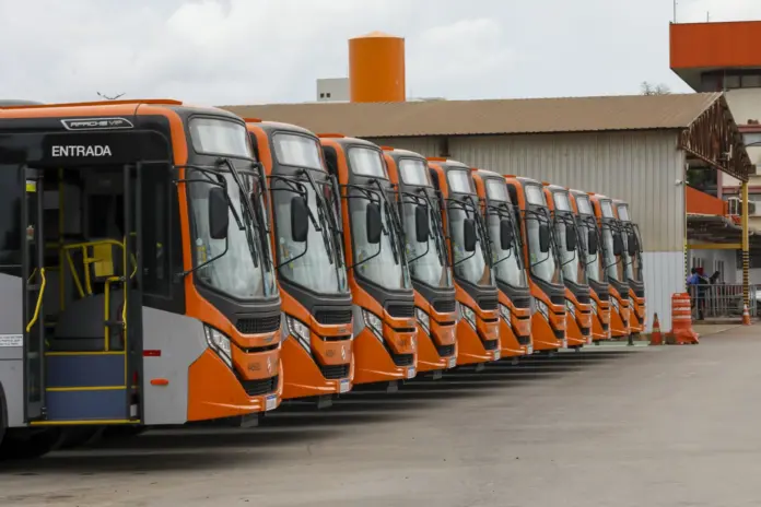 Frota de ônibus.