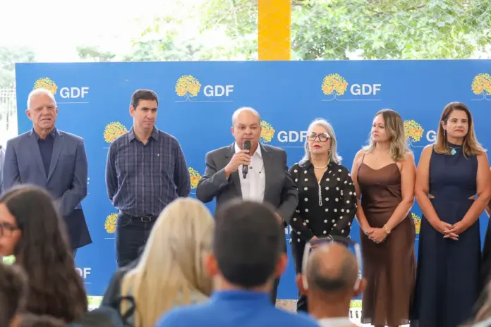 Ibaneis inaugura nova escola CEF 01 do Jardins Mangueiral