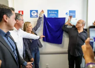 Ibaneis visita UBS 9 e defende expansão da atenção básica Governador Ibaneis Rocha visita as instalações modernas e jardins da UBS 9 Santa Maria no Distrito Federal.