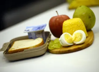 Lancheira saudável volta às aulas com dicas simples e práticas lancheira saudável com frutas grãos e proteínas para a volta às aulas