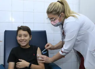 Vacina da dengue no DF segue abaixo da meta em 10 a 14 anos Vacina dengue DF para 10 a 14 anos com cobertura abaixo da meta e orientação para completar a segunda dose