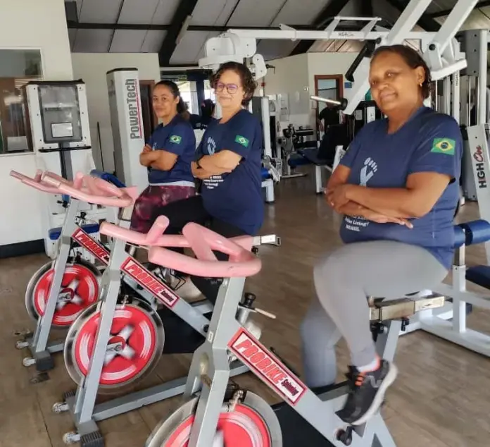 Mulheres na bike ergométrica