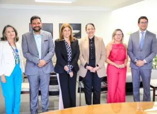 GDF adere à Rede Equidade para promoção da diversidade Assinatura de adesão do DF à Rede Equidade com representantes da Seec-DF e do Senado em Brasília