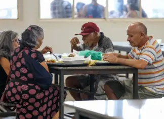 Restaurantes comunitários do DF reforçam 3 refeições a R$ 2 3 refeições R$2 em restaurante comunitário do DF com cardápio oficial da Sedes