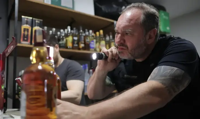 Metanol no Carnaval: alerta sobre bebidas adulteradas, sintomas e orientações de compra segura