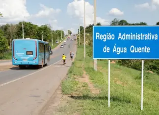 Água Quente avança com obras e serviços públicos Placa indicativa da entrada da cidade de Água Quente DF