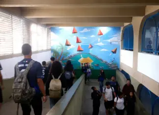 Saúde mental de adolescentes acende alerta estudantes em ambiente escolar