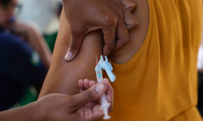 Aplicação de vacina