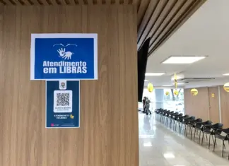 Detran-DF passa a oferecer mediação em Libras atendimento em Libras no Detran-DF