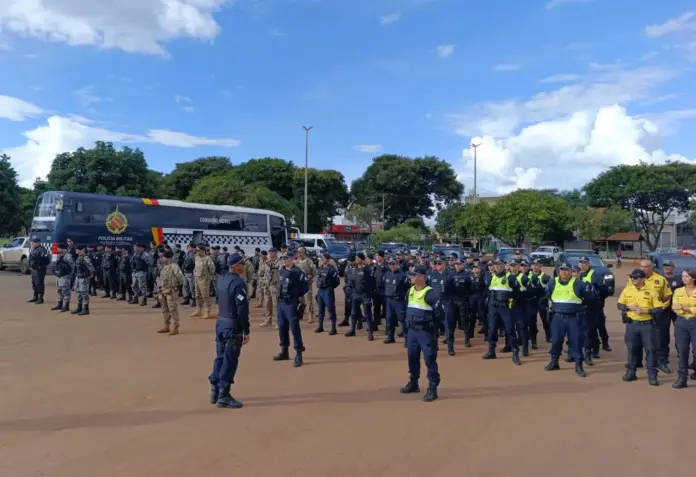 Batalhões de segurança do DF recebendo ordens