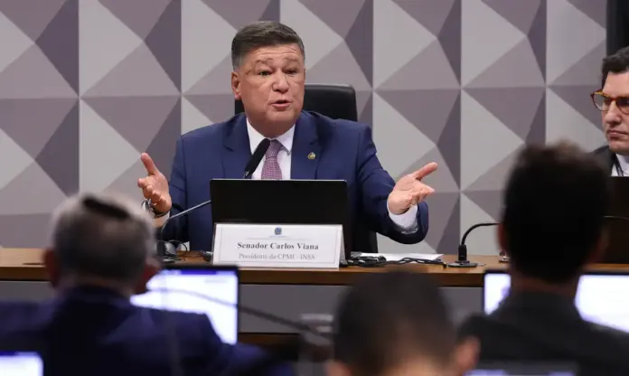 sessão da CPMI do INSS no Senado após adiamento de depoimentos e debate sobre decisão do STF