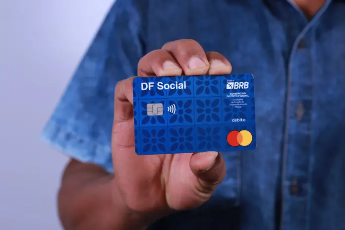 Cartão Prato Cheio e DF Social do DF usados para compra de alimentos e auxílio mensal