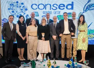 Consed reúne secretários em Brasília Secretários estaduais participam da reunião do Consed em Brasília, com posse de Hélvia Paranaguá na presidência em 2026.