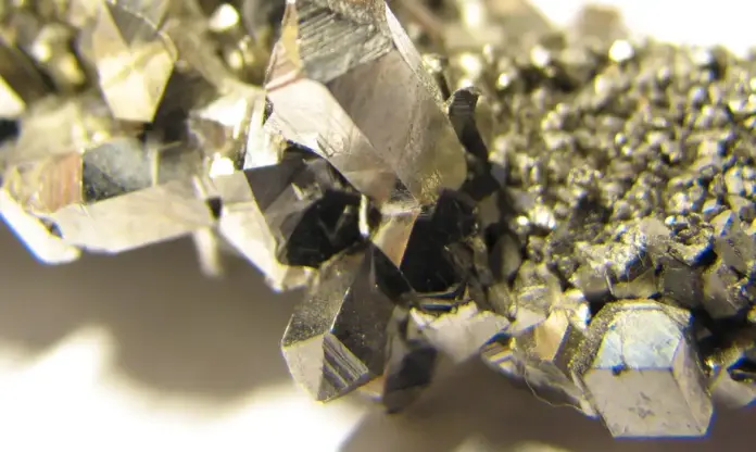 Criastais de nióbio