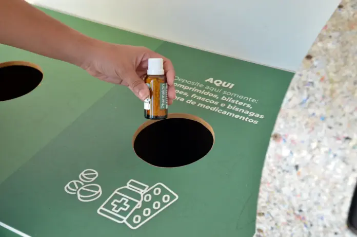 Descarte de remédios-Yuri Freitas-Agência Saúde-DF Lixeira específica para receber frascos e cartelas com restos de medicamentos.
