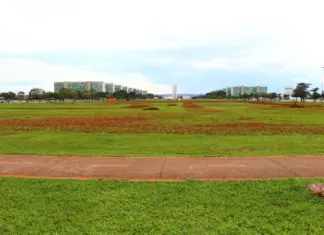 Novacap recupera gramado da Esplanada dos Ministérios Recuperação do gramado da Esplanada dos Ministérios em Brasília.