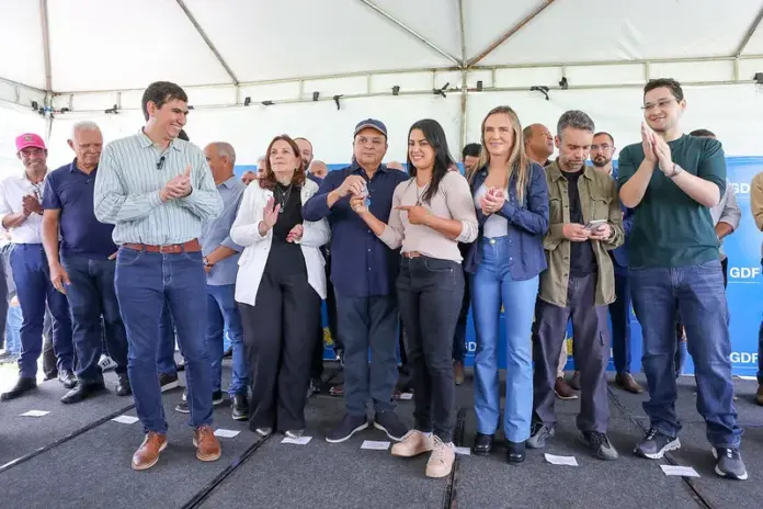 Ibaneis Rocha e Celina leão na cerimônia de entrega de patrulhas agrí