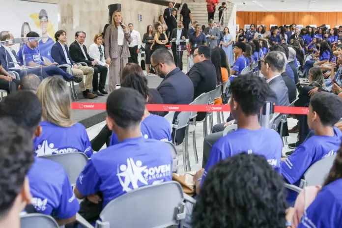 jovens do programa Jovem Candango reunidos no Palácio do Buriti