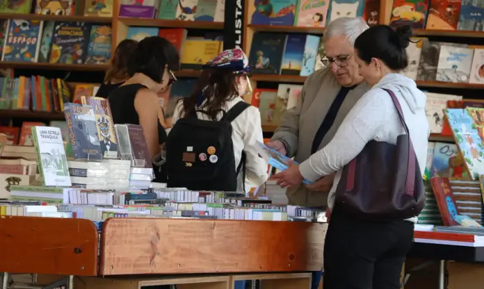 Livraria-Rovena Rosa-Agencia Brasil Compra de livros cresce no Brasil em 2025, impulsionada por jovens, redes sociais e títulos de ficção