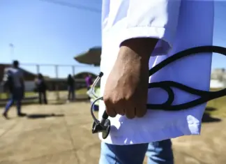 MEC impõe sanções a cursos de medicina com nota baixa Médico