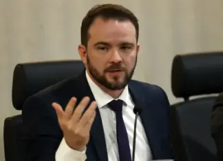 Governo propõe subsídio para frear alta do diesel Ministro Dario Durigan