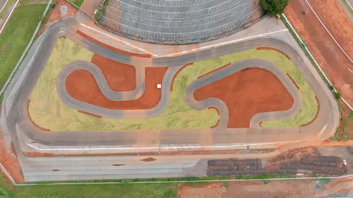 Kartódromo Internacional de Brasília com pista reformada e áreas de segurança