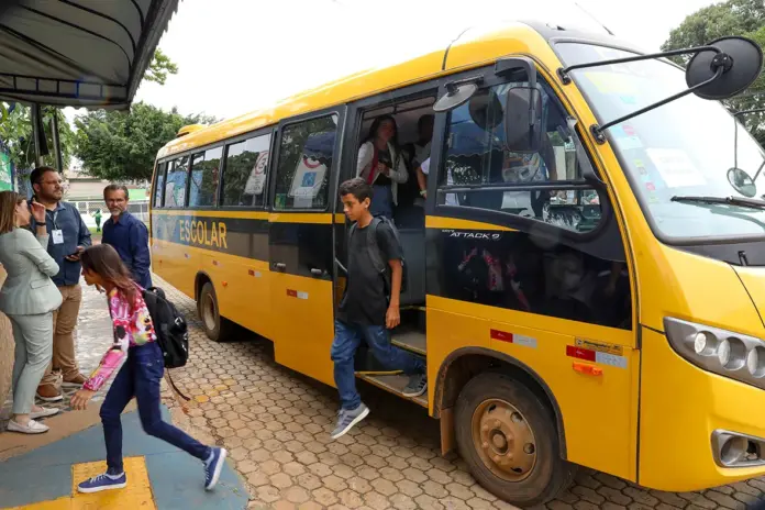 Novos ônibus escolares do DF