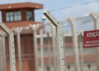 Mendonça manda Vorcaro para presídio federal Imagem da cerca de uma presídio