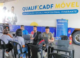 Sedet prorroga inscrições do Qualifica DF até 6 de março Pessoas sendo atendidas pelo Qualifica DF